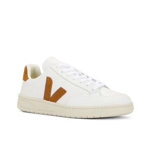 Veja V-12 Sneaker in Extra White & Camel